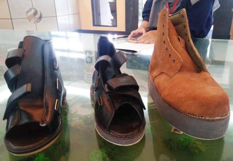 Safe Walk Petrok; Sepatu Terapi Stroke Pertama di Dunia dengan Simultan Tens