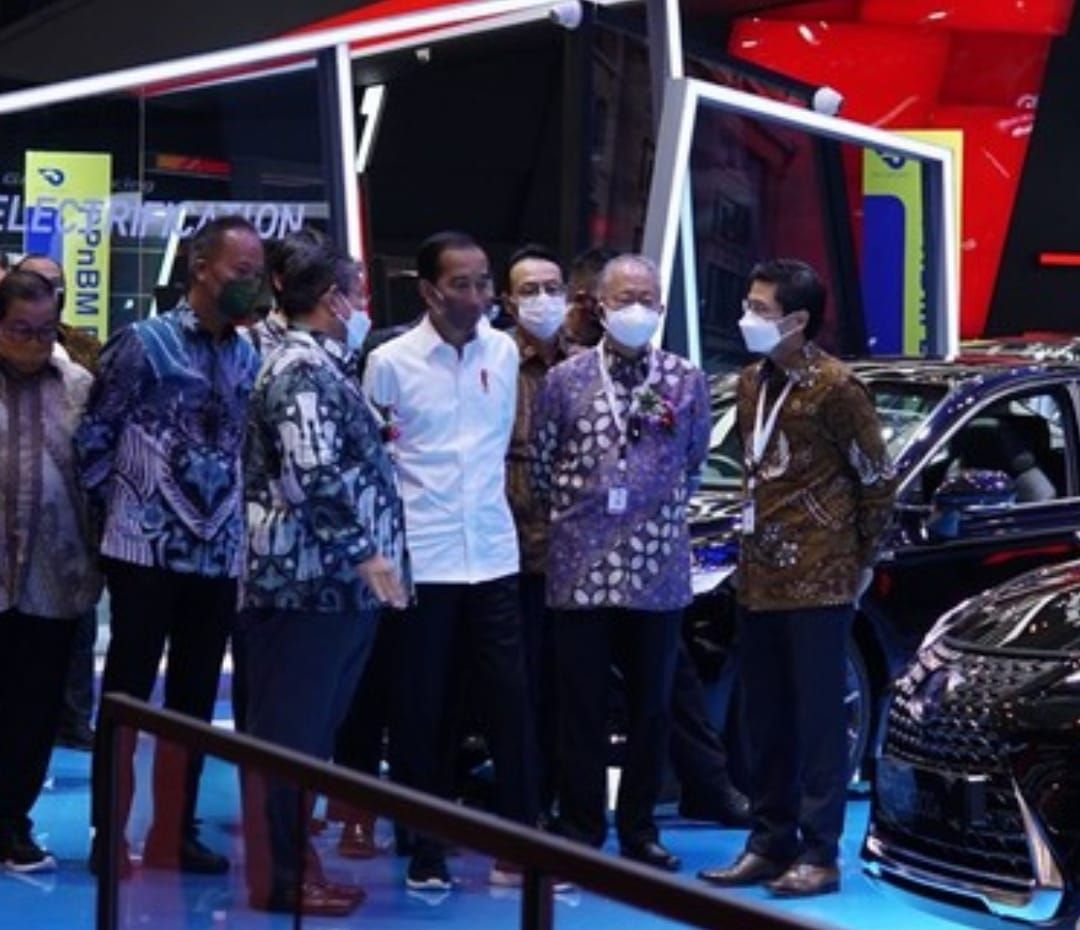 Jokowi Kunjungi GIIAS Expo 2021