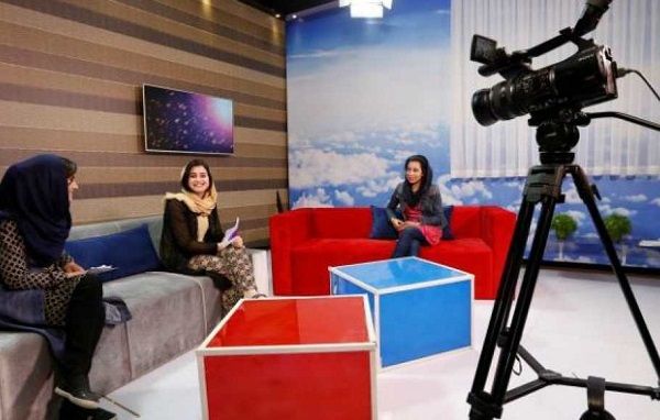 Taliban Terbitkan Aturan Penyiaran, Minta Pembaca Berita Perempuan Wajib Hijab
