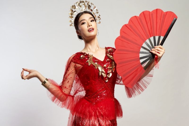 Di Miss World 2021 : Carla Yules Angkat Budaya Sulawesi Selatan