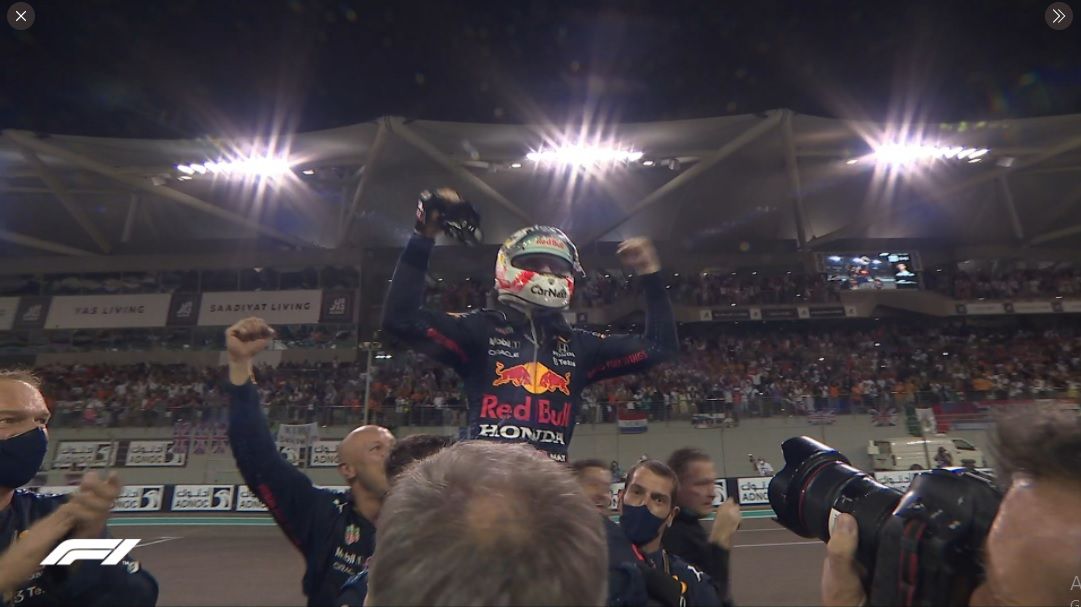 Menang Dramatis di Abu Dhabi, Max Verstappen Jadi Juara Dunia F1 2021