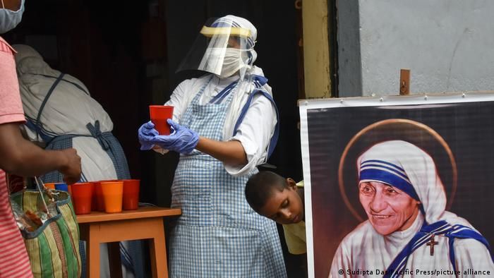 India Larang Yayasan Bunda Teresa Terima Dana Asing