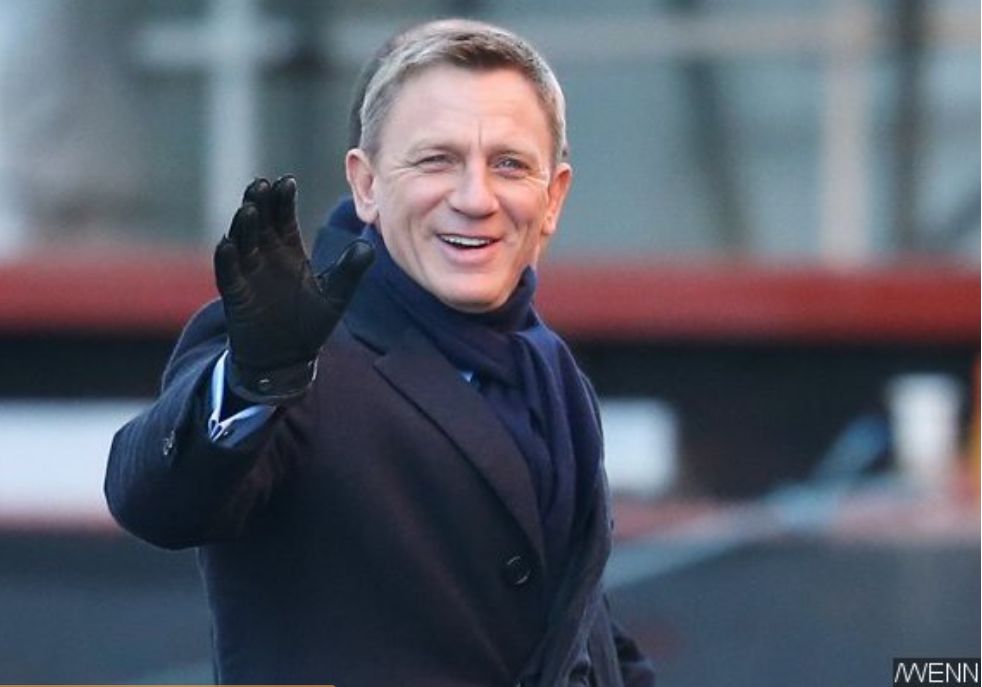 “James Bond” di Antara Penerima Penghargaan Ratu