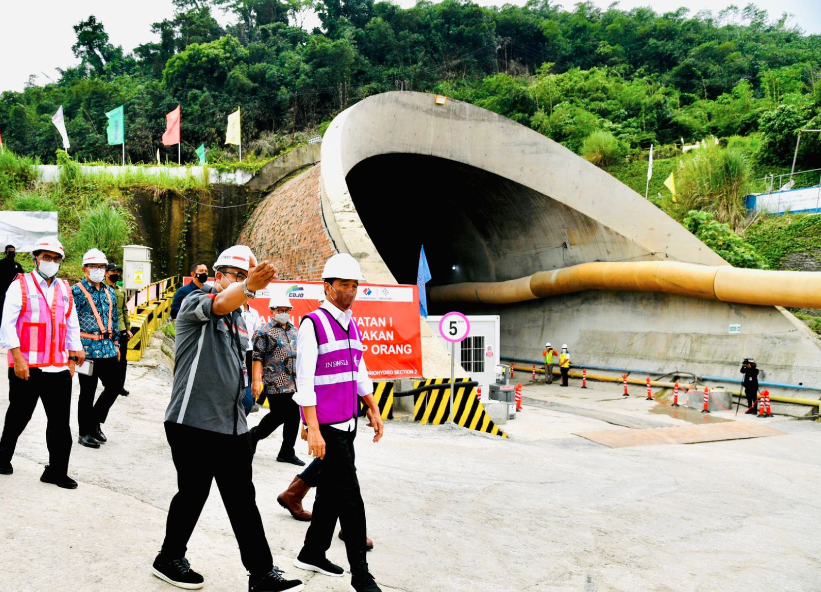 Presiden Tinjau Terowongan Dua Proyek KCJB di Purwakarta
