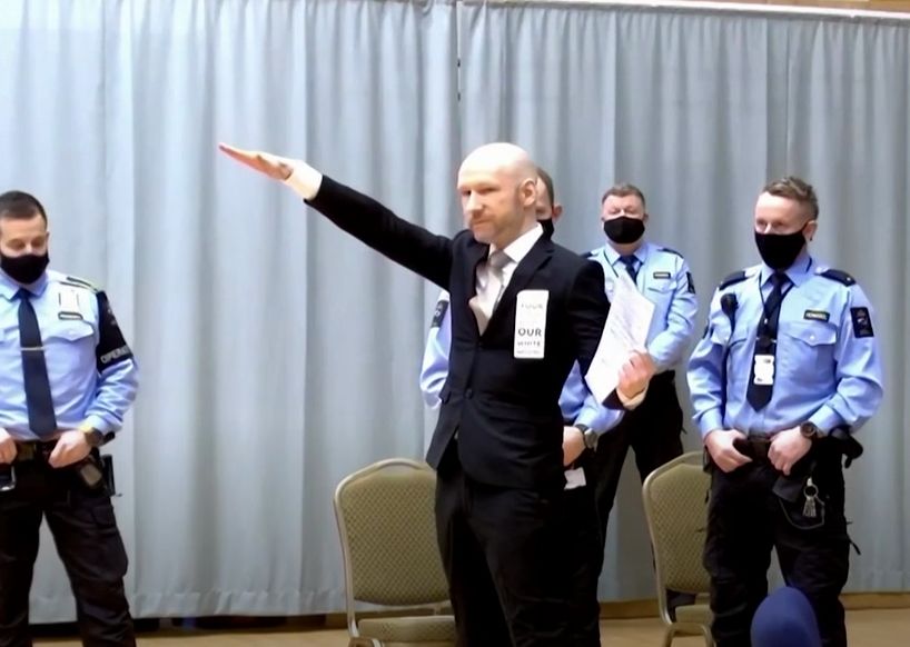 Breivik Beri Salut Nazi di Sidang Pembebasan Bersyarat