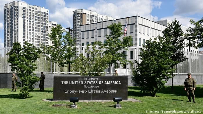 Pemerintah AS Perintahkan Keluarga Diplomat untuk Tinggalkan Ukraina 