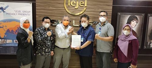 PT. Langit Pandu Anugerah Bersama PT. Klinik Indonesia Sehat Beri Bantuan Alat Kesehatan!  