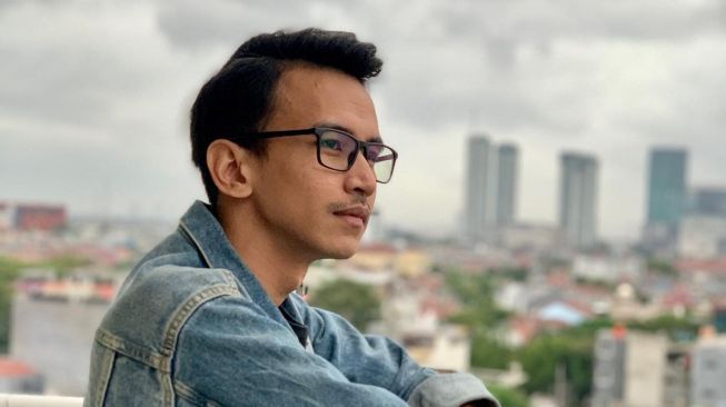 Acungkan Jari Tengah Ke Foto Presiden Joko Widodo, Adam Deni Ditahan