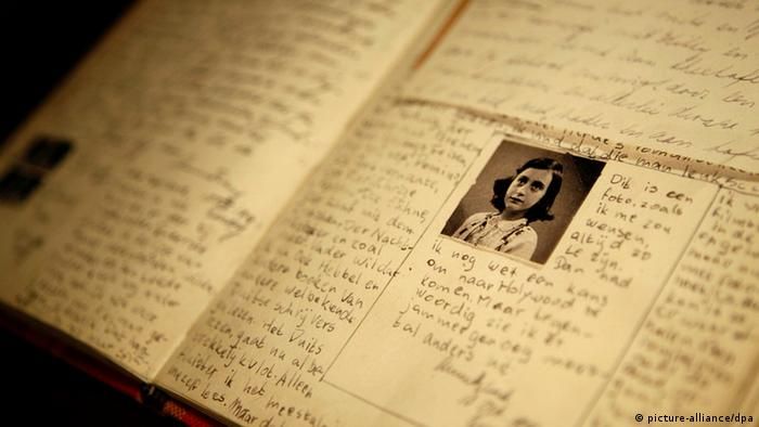 Penerbit Minta Maaf atas Buku ‘The Betrayal of Anne Frank’ 