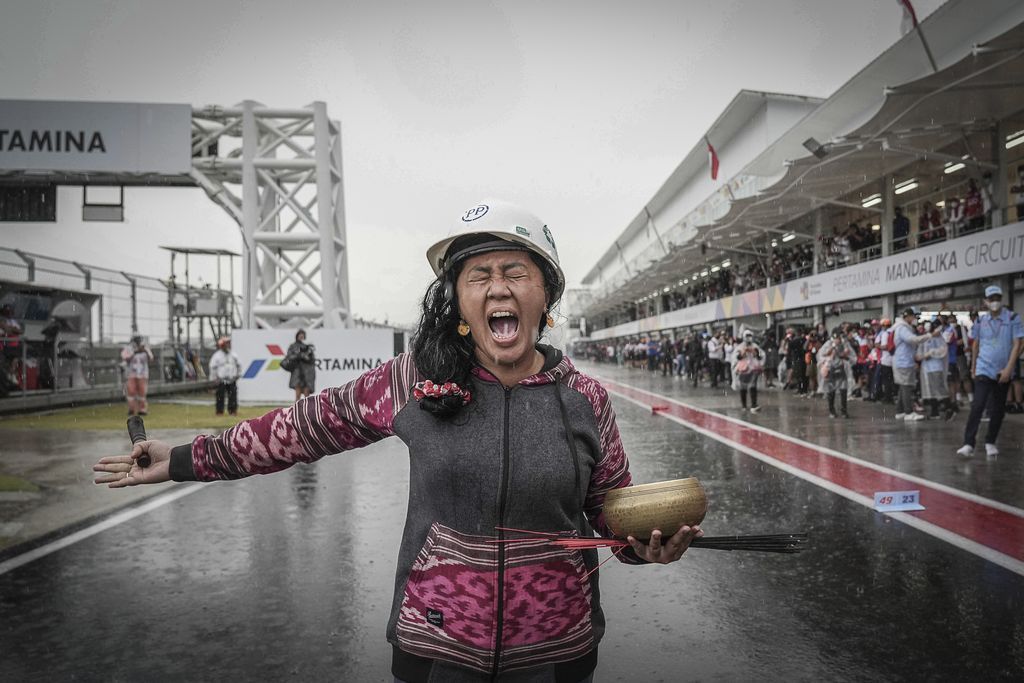 Pro-Kontra Pawang Hujan di MotoGP Indonesia Jadi Perhatian Publik Dunia!