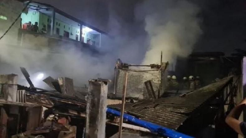 Belasan Kios dan 6 Ruko di Jalan Kayu Tinggi Cakung Terbakar