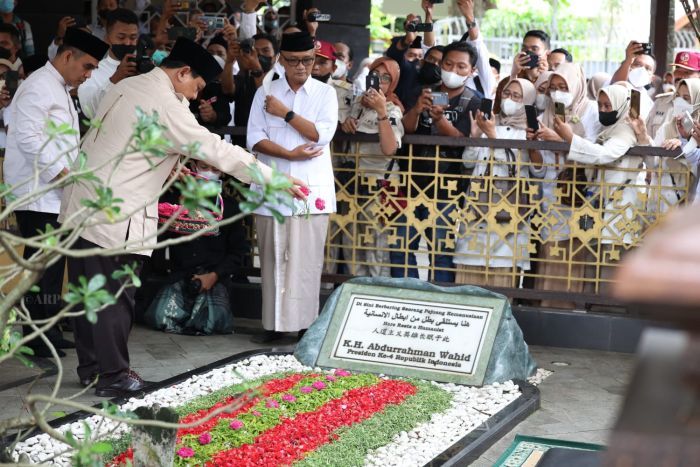 Safari Politik : Prabowo Ziarahi Makam Gus Dur di Ponpes Tebu Ireng Jombang
