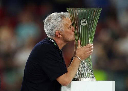 Bawa AS Roma Juara Piala Konferensi Eropa, Jose Mourinho Ukir Sejarah