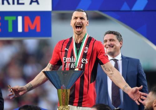 Stefano Pioli : AC Milan Tak Ingin Kehilangan Zlatan Ibrahimovic, Perannya Vital!