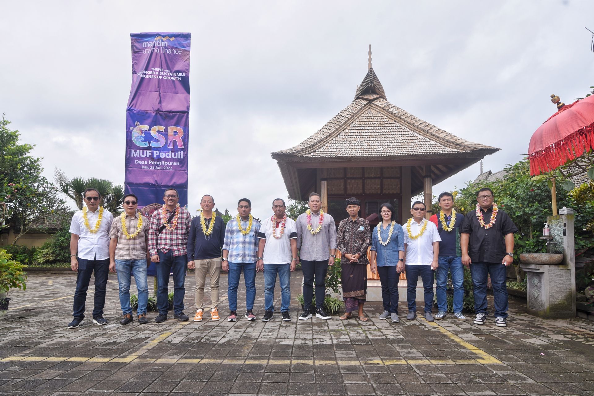 Mandiri Utama Finance  Salurkan Donasi CSR Desa Budaya Dirikan 3 Loket Tiket Baru Desa Budaya Penglipuran Bali