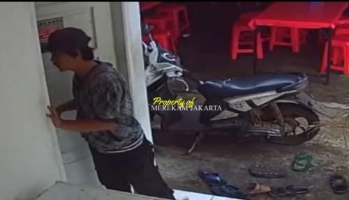 Viral Terekam CCTV,  Seorang Pria Nekat Gasak Barang Milik Karyawan Rumah Makan di Kembangan