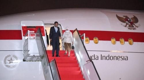 Presiden dan Ibu Negara Iriana Joko Widodo Tiba di Tanah Air