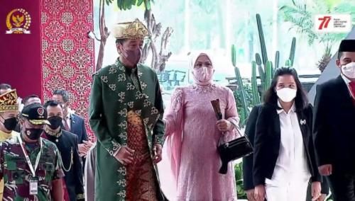 Hadiri Sidang Tahunan MPR RI, Presiden Jokowi Kenakan Busana Adat Bangka Belitung