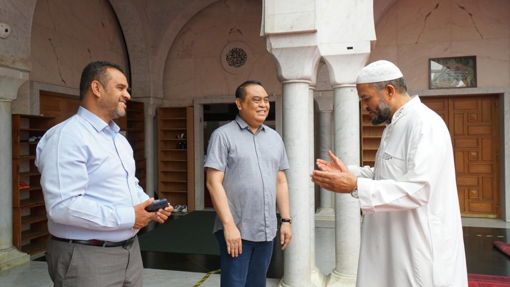 Waketum DMI, Komjen (Pur) Dr. H. Syafruddin Kunjungi Geneva Islamic Cultural Foundation