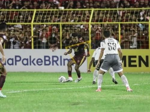 Liga 1 2022/2023: PSM Makassar Hajar Persib Badung 5-1