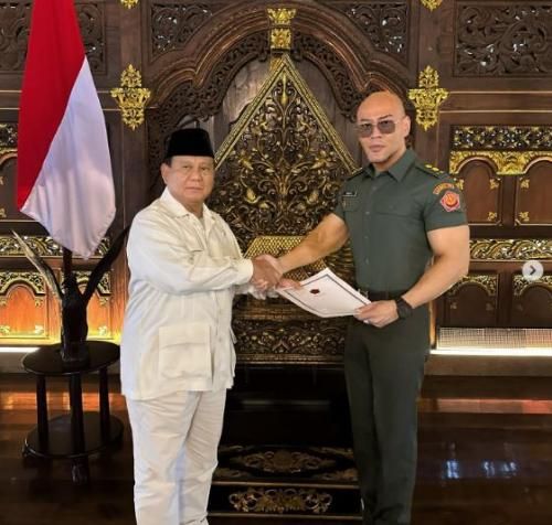 Menhan Prabowo Subianto Berikan Pangkat Letkol Tituler TNI AD kepada Deddy Corbuzier