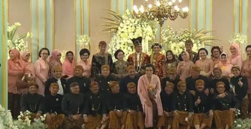 Moment Pernikahan Kaesang-Erina: Sejumlah Menteri Kabimet Presiden Jokowi Kompak Kenakan Pakaian Adat Jawa