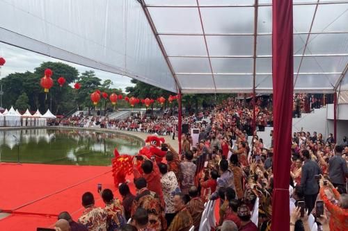 Perayaan Imlek Nasiona 2023: Presiden Jokowi, Megawati hingga Menteri Agama Berikan Angpao ke Barongsai!