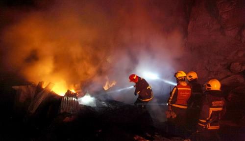 Pipa BBM Pertamina Tanjung Perak Surabaya Terbakar