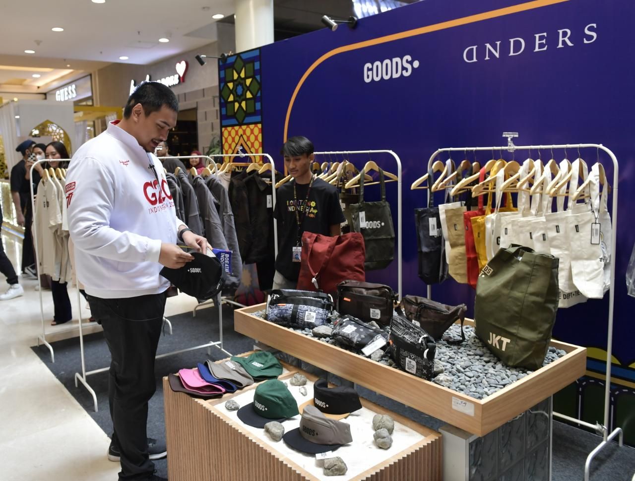 Menpora RI Dito Ariotedjo Apresiasi Bazar Bangga Boeatan Indonesia di Mall Kota Kasablanka  