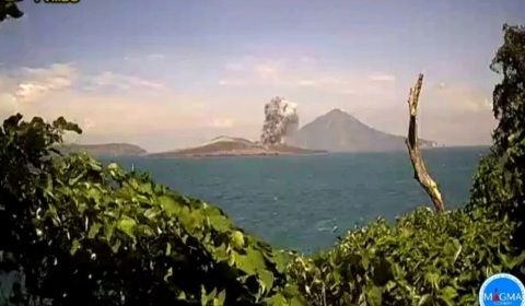 PVMBG: Gunung Anak Krakatau Kembali Erupsi