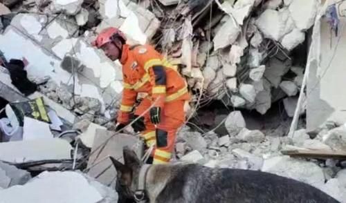 Tim SAR Suriah Selamatkan Warga yang Tertimbun Reruntuhan Gempa Selama 3 Bulan