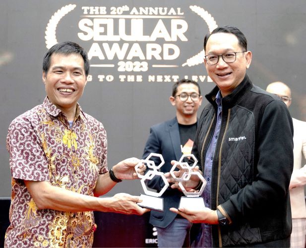 Gerakan Smartfren 100% untuk Indonesia Raih Penghargaan Selular Awards 2023