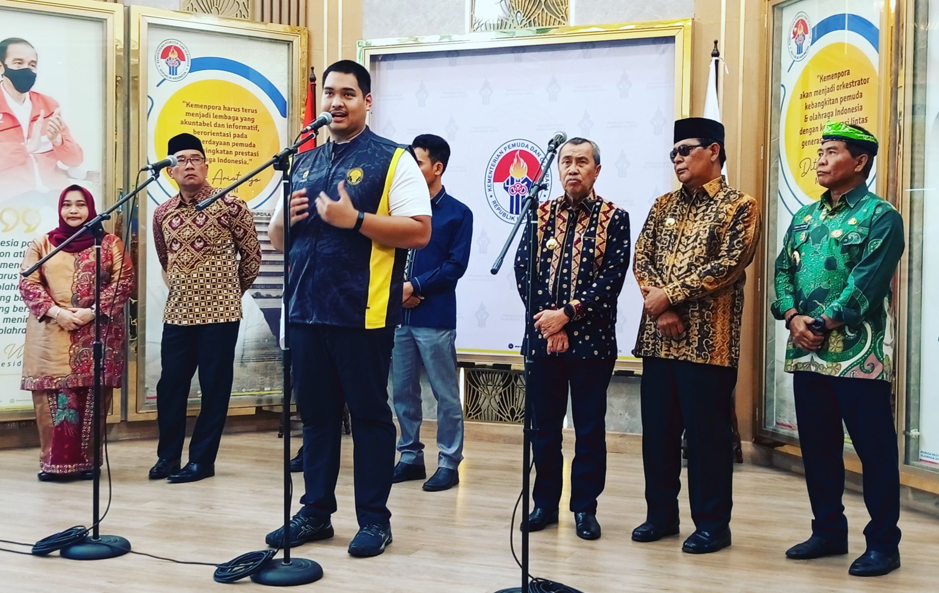 Menpora Dito Menerima Kunjungan Kepala Daerah Penerima Anugerah RADPK