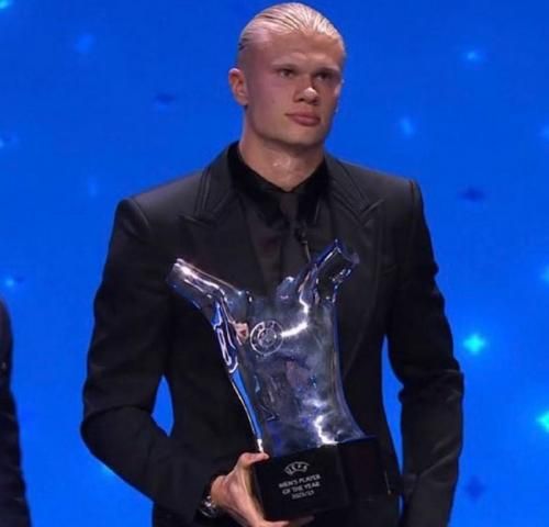 Erling Haaland Genggam Pemain Terbaik UEFA 2022/2023