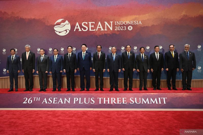 KTT ASEAN ke-43: Presiden Jokowi Ajak Jepang Tingkatkan Kontribusinya Mendukung Konektivitas dan Infrastruktur Hijau di ASEAN