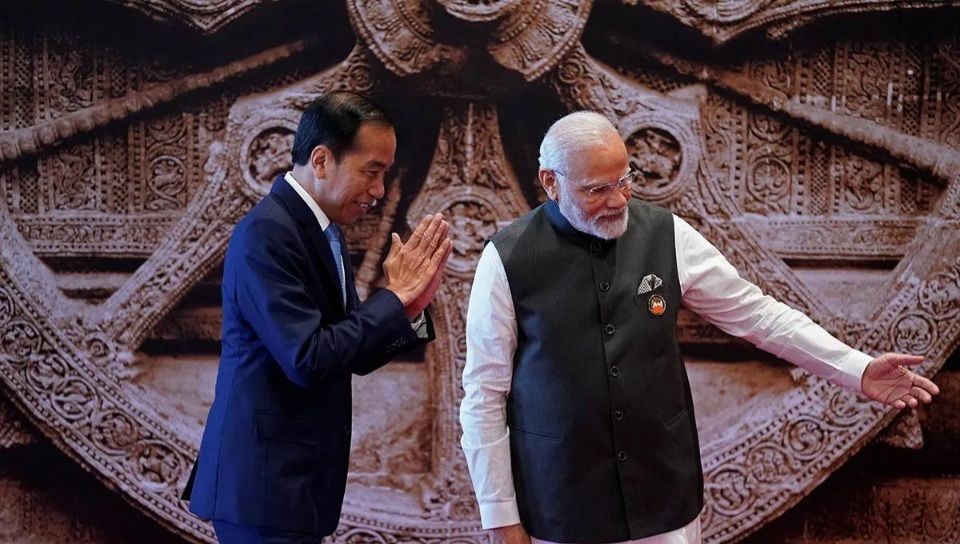 Presiden Jokowi Disambut PM Narendra Modi  Saat Tiba di Lokasi KTT G20 