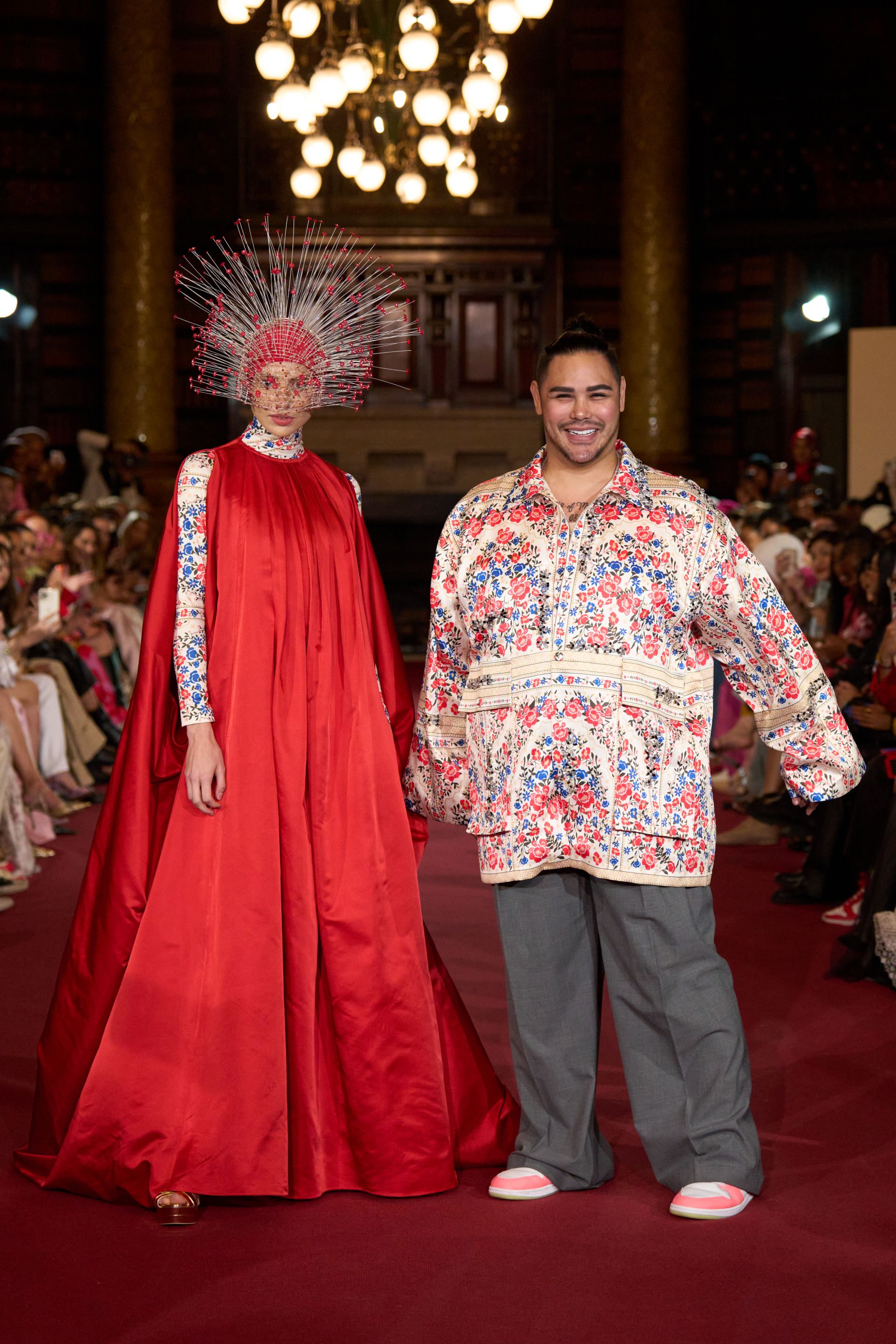 Tampil di London Fashion Week 2023, Ivan Gunawan Usung Rangkaian Koleksi Terbarunya Bertajuk The English Roses