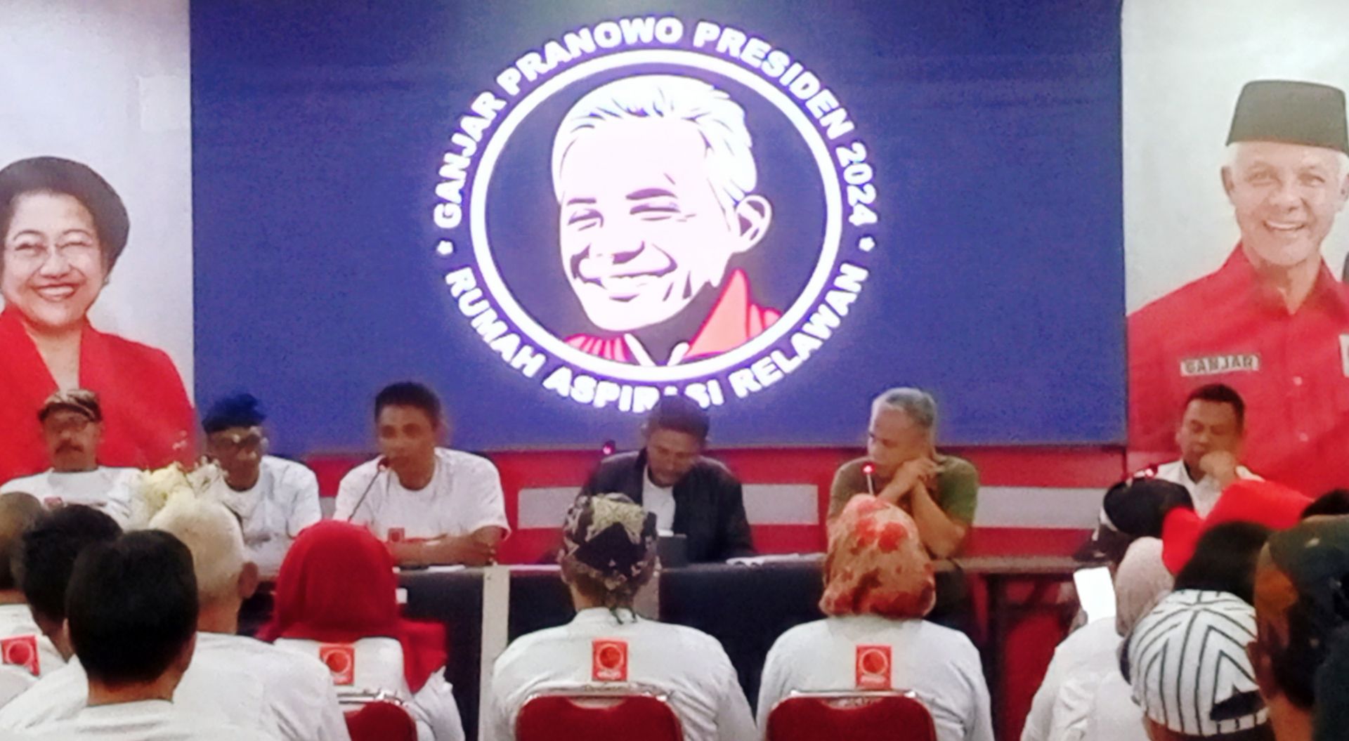 Lepas Baju Bergambar Prabowo-Jokowi, Projo se-Jawa Barat Tegaskan Dukungan Hanya untuk Menangkan  Ganjar-Mahfud di Pilpres 2024