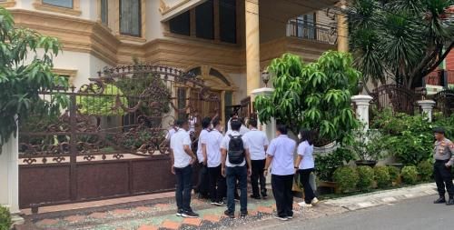 Rumah Ketua KPK Firli Bahuri di Bekasi Digeledah! 