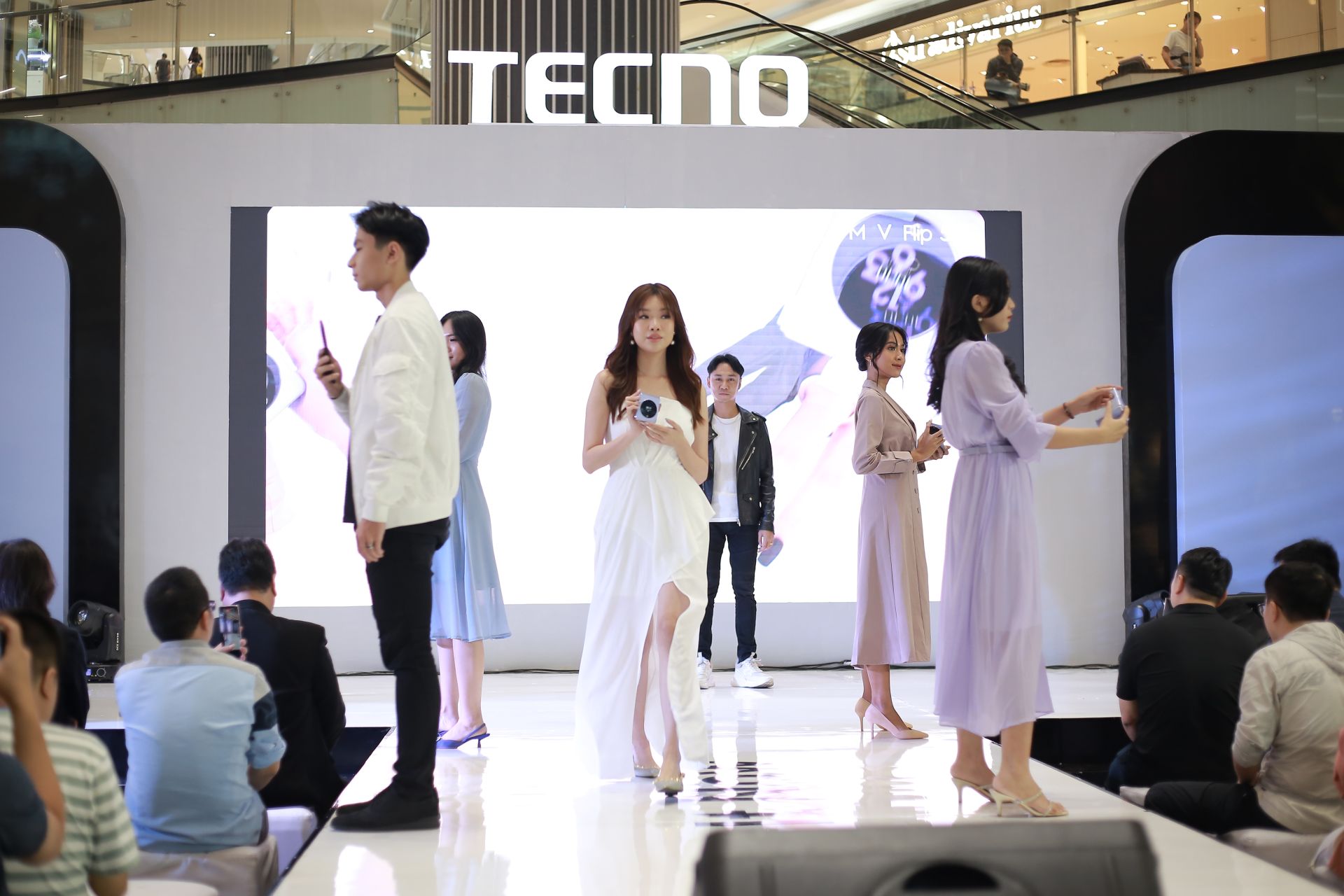 TECNO Resmi luncurkan & Buka Penjualan Smartphone Flagship Terbaru TECNO PHANTOM V Flip 5G