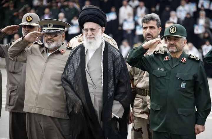 Ayatollah Ali Khamenei Pimpin Pemakaman Jenderal Sayyed Razi