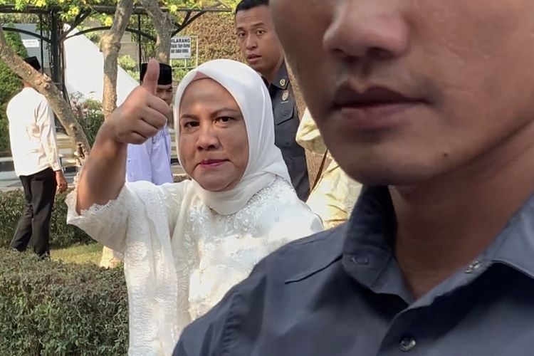 Dugaan Iriana Jokowi Salam Dua Jari, TPN Ingatkan Status Sebagai Ibu Negara