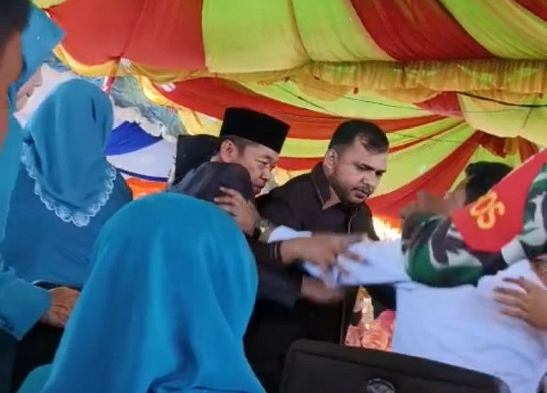 Viral! Dua Pejabat Kabupaten Rohil Nyaris Baku Hantam Saat Pelantikan Pejabat Penghulu