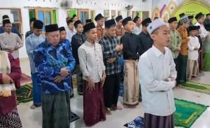 Heboh di Indramayu, Sholat Tarawih Super Kilat , 23 Rakaat Hanya dalam 7 Menit