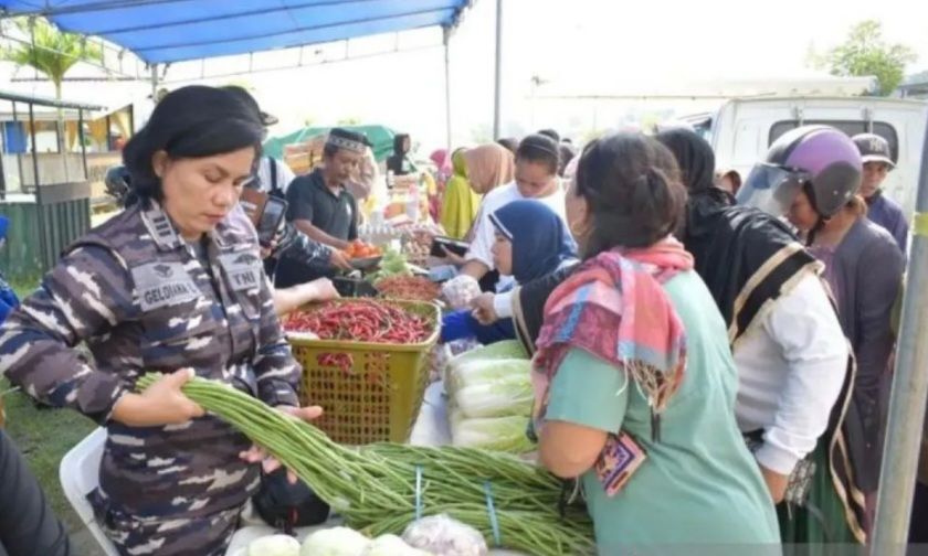 TNI AL Sediakan Dapur Umum untuk Korban Banjir Demak