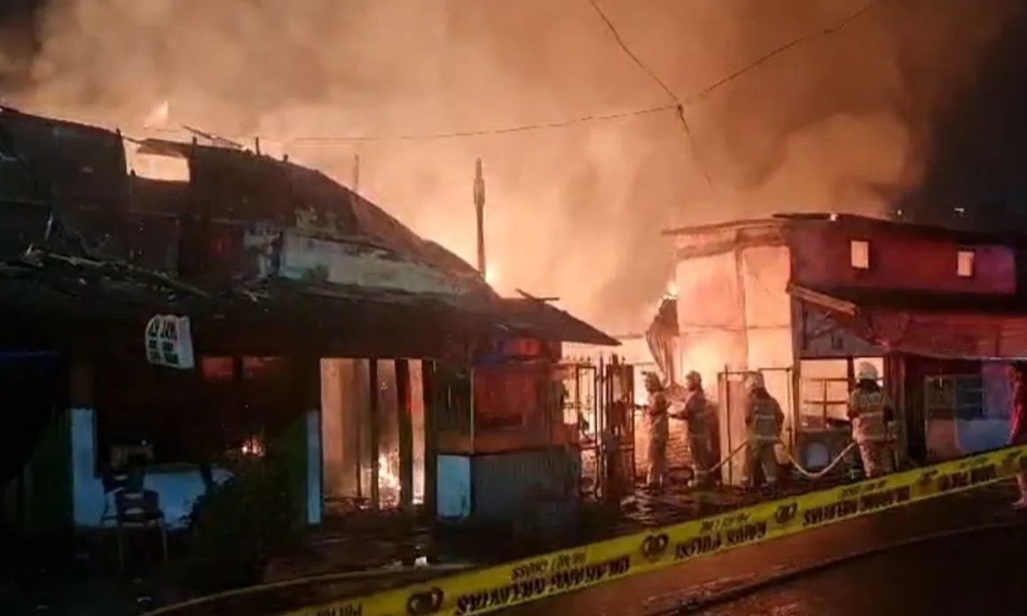 Kebakaran Landa Sejumlah Rumah di Jalan KS Tubun 3 Palmerah