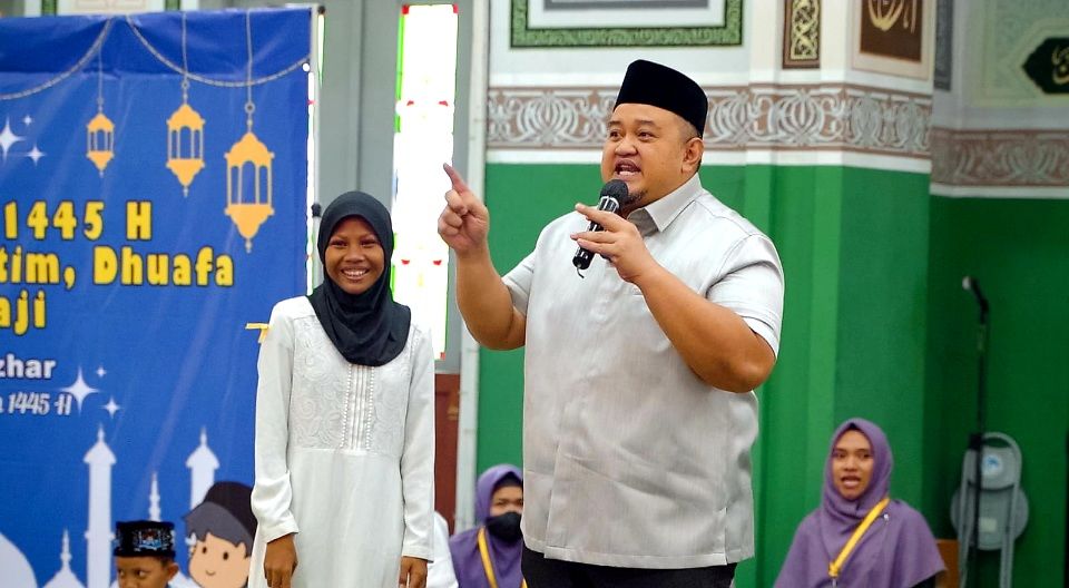 Surabaya Community Berikan Santuan Ratusan Anak Yatim di Masjid Agung  Al Azhar