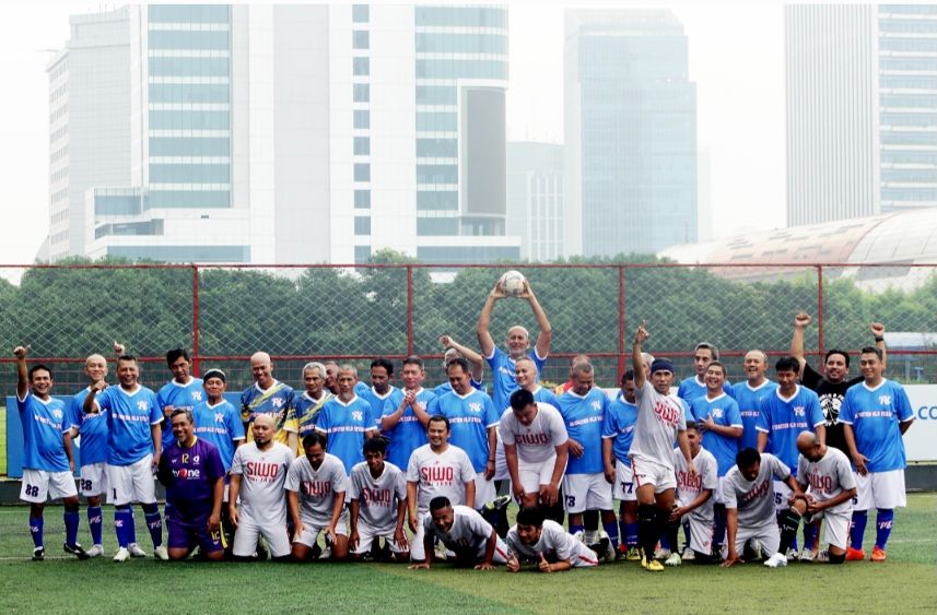 Duet Kesit-Yusuf Gelar Silahturahmi dengan Laga Persahabatan SIWO PWI Jaya vs Tim 86 Old Soccer FC di Pancoran Soccer Field