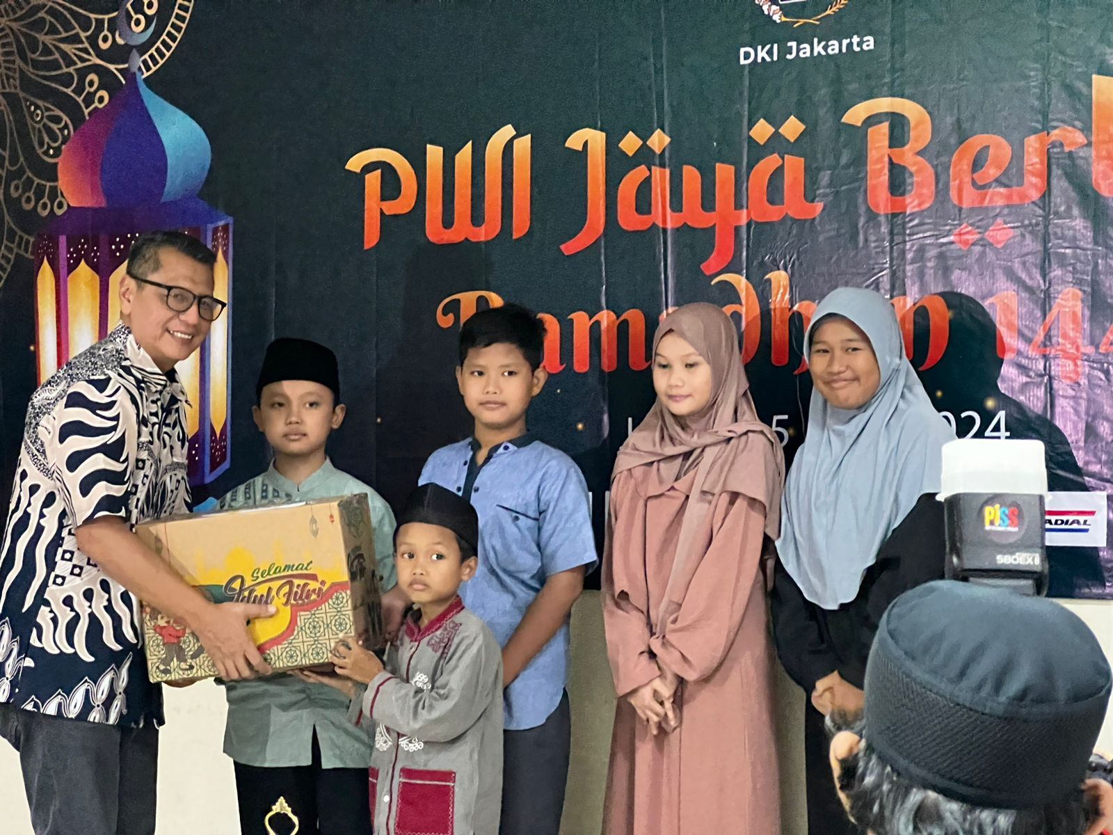 Berbagi Ramadan PWI Jaya, Paket Sembako dan Santunan untuk  Dhuafa dan Warakawuri 