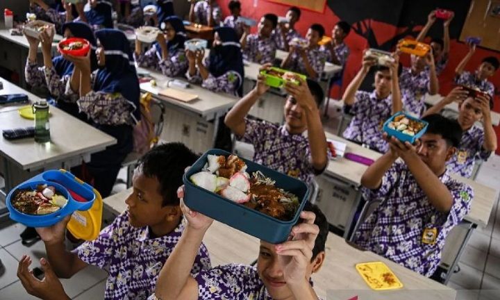 Tim Gugus Tugas Sinkronisasi Prabowo-Gibran Bantah Kabar Anggaran Makan Bergizi Gratis Rp7.500,00